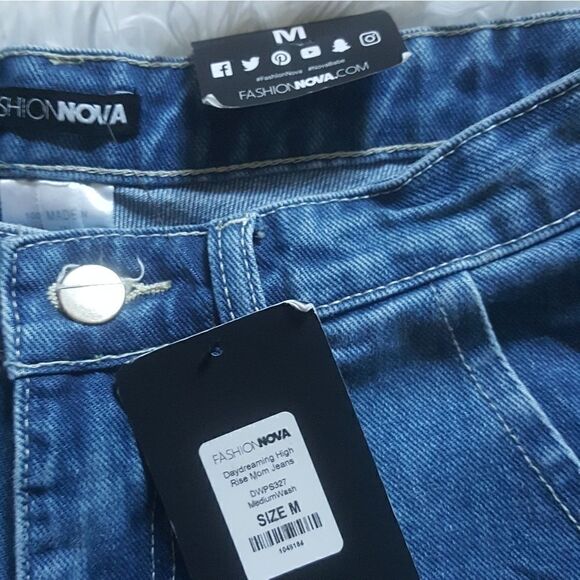 Fashion Nova Day dreaming high rise mom jeans NWT - Picture 2 of 8